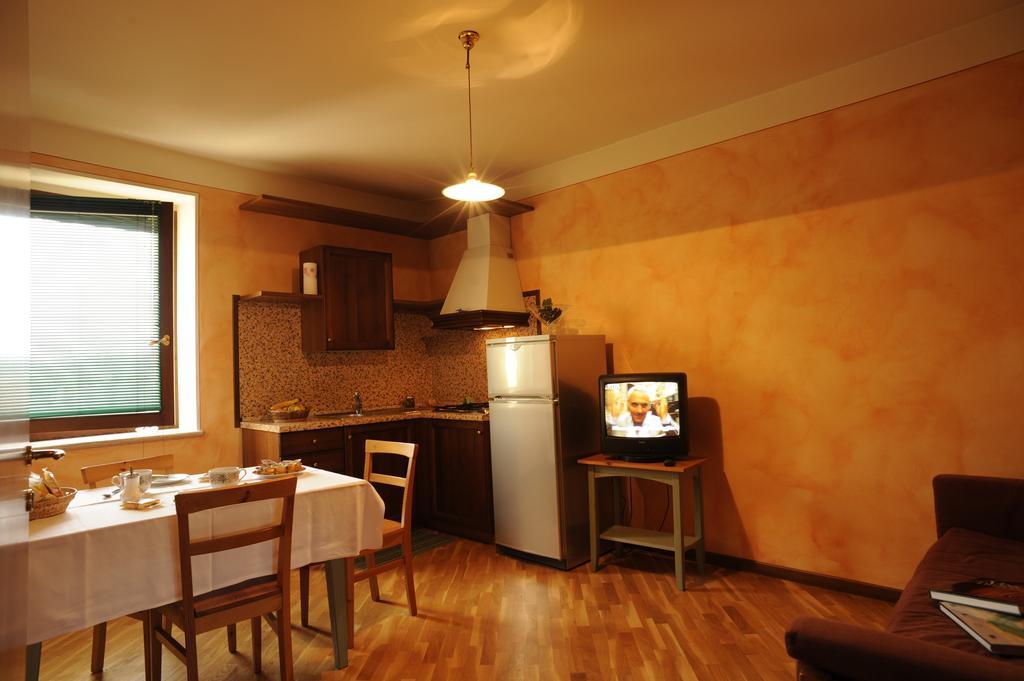 Agriturismo Gian Galeazzo Visconti Guest House Valeggio sul Mincio Room photo